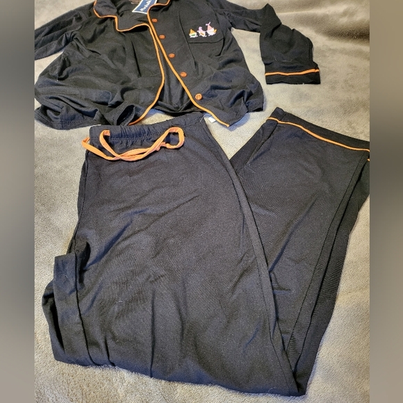 NEW! Women's Gnome Pajama Set By born Black Button Shirt & Pants M - Picture 2 of 7